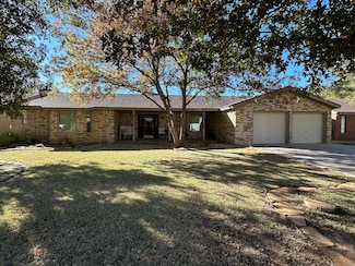 2036 Longhorn Dr, Levelland, TX 79336