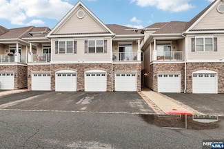 28 Elston Ct, Haskell, NJ 07420