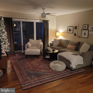 30 Holly Ct, Trenton, NJ 08619