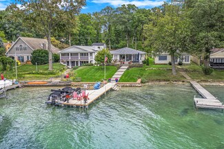 284 E Gull Lake Dr, Augusta, MI 49012