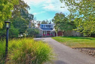 548 Rollingrock Ln, Cincinnati, OH 45255
