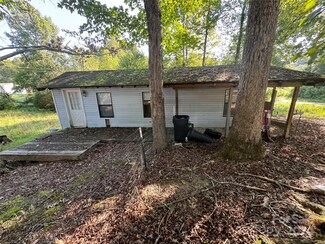 4592 & 4596 Lovette Ln, Lenoir, NC 28645