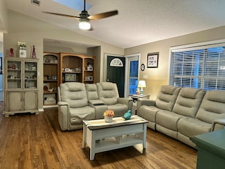 292 Grandview Ave, Valparaiso, FL 32580