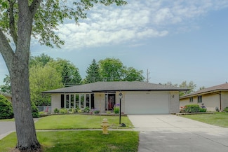 1820 N Andoa Ln, Mount Prospect, IL 60056