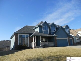 1106 MacKensey Dr, Papillion, NE 68046