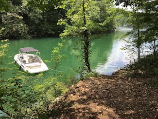 1658 Pinecrest Rd, Jacksboro, TN 37757
