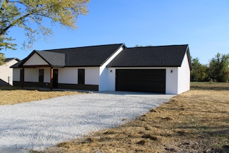 410 Park St, Taneyville, MO 65759