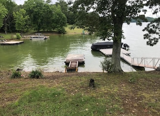1442 Waterfront Dr, Dandridge, TN 37725