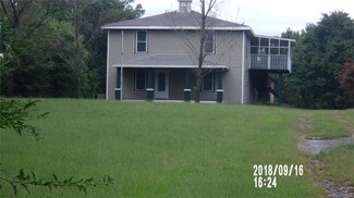 2126 Poorhouse Rd, Victoria, VA 23974