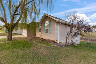 4427 W University St, Springfield, MO 65802