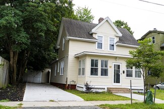 17 Leslie St, Chicopee, MA 01013