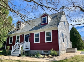 36 Brooks Farm Dr, Bristol, RI 02809