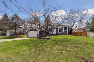 2425 Pine Orchard Dr, Waterford, MI 48329