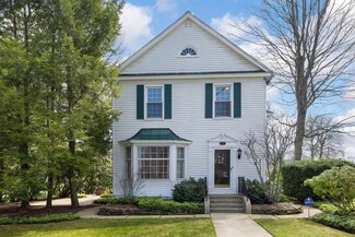 905 W Arlington Rd, Erie, PA 16509