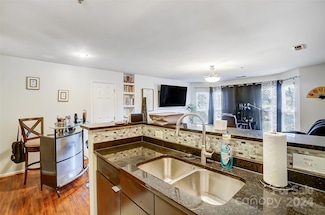 529 N Graham St Unit 2I, Charlotte, NC 28202