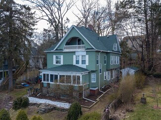 19 Circuit Ave E, Worcester, MA 01603