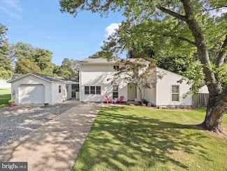 9035 Andromeda Dr, Burke, VA 22015