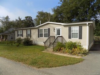 63 Fulbright Rd, Waynesville, NC 28785
