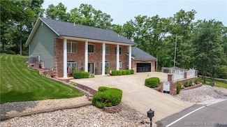 149 Snead Cir, Lake Ozark, MO 65049
