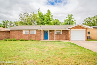 815 Cedar St, Floydada, TX 79235