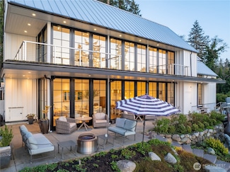 9844 NE Lafayette Ave, Bainbridge Island, WA 98110