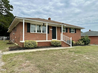 1868 Gola Dr, Fayetteville, NC 28301