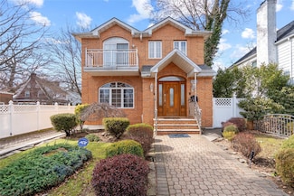32-40 213th St, Bayside, NY 11361