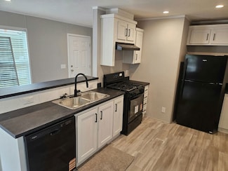 7330 Chesterfield St Unit RA266, Taylor, MI 48180
