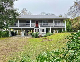 40 Magnolia Ave, Yankeetown, FL 34498