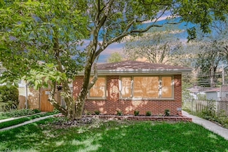 7648 Kenneth Ave, Skokie, IL 60076