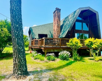 7080 Pine Dr, Chincoteague Island, VA 23336
