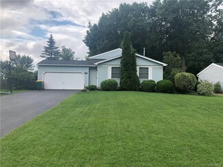 6640 Royal Pkwy S, Lockport, NY 14094