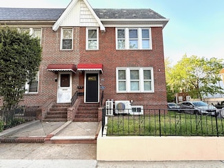 39-47 50th Ave Unit 2nd Fl., Long Island City, NY 11104