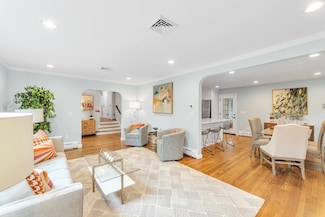 69 Hackensack Rd, Boston, MA 02467