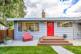 8306 NE 158th St, Kenmore, WA 98028