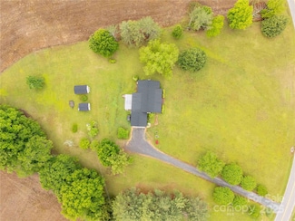 1162 E Doc Garris Rd, Lancaster, SC 29720