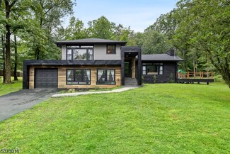 65 Old Stirling Rd, Warren, NJ 07059