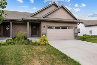 785 River Bend Ln, North Liberty, IA 52317