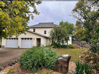 721 Center St E, Britt, IA 50423