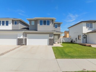 2328 Landmark Dr, Minot, ND 58703
