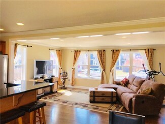 15 Beacon Terrace, Middletown, RI 02842