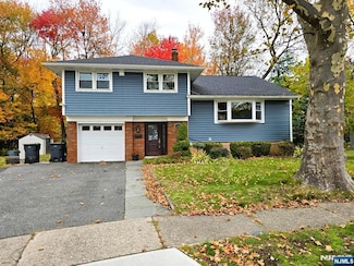 56 Sergent Ct, Bergenfield, NJ 07621
