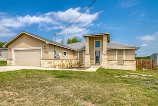 478 Las Palomas Dr, Lytle, TX 78052