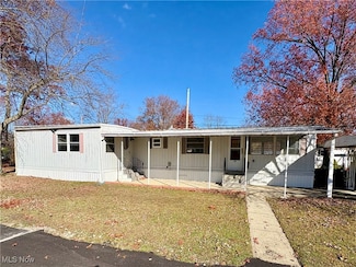 20 Van Ess Dr, Olmsted Falls, OH 44138