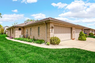 2817 100th St, Highland, IN 46322
