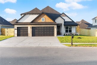 1240 Red Maple St, Centerton, AR 72719