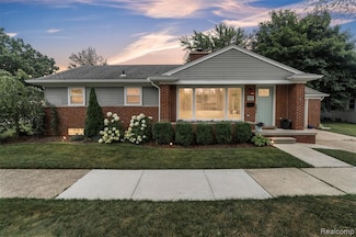 765 Vernier Rd, Grosse Pointe Woods, MI 48236
