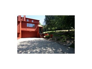 10114 Steele Rd, Kansas City, KS 66111