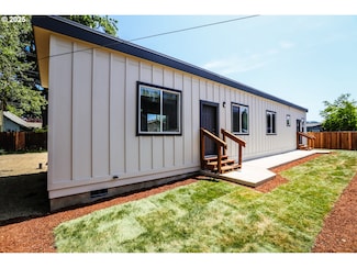 116 W J St, Springfield, OR 97477