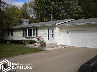 16952 Kingswood Dr, Middletown, IA 52638